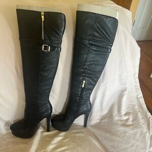 BCBGeneration Women’s high heel boots used size 6.5 width, color black w/gold